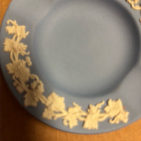 Wedgewood Classic Blue and Cream ashtray - Picture 2 of 4